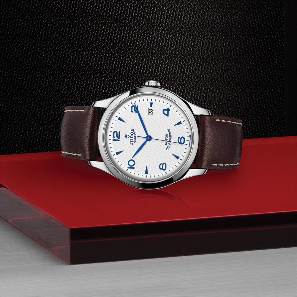 1926 41mm - Opaline on Leather Strap