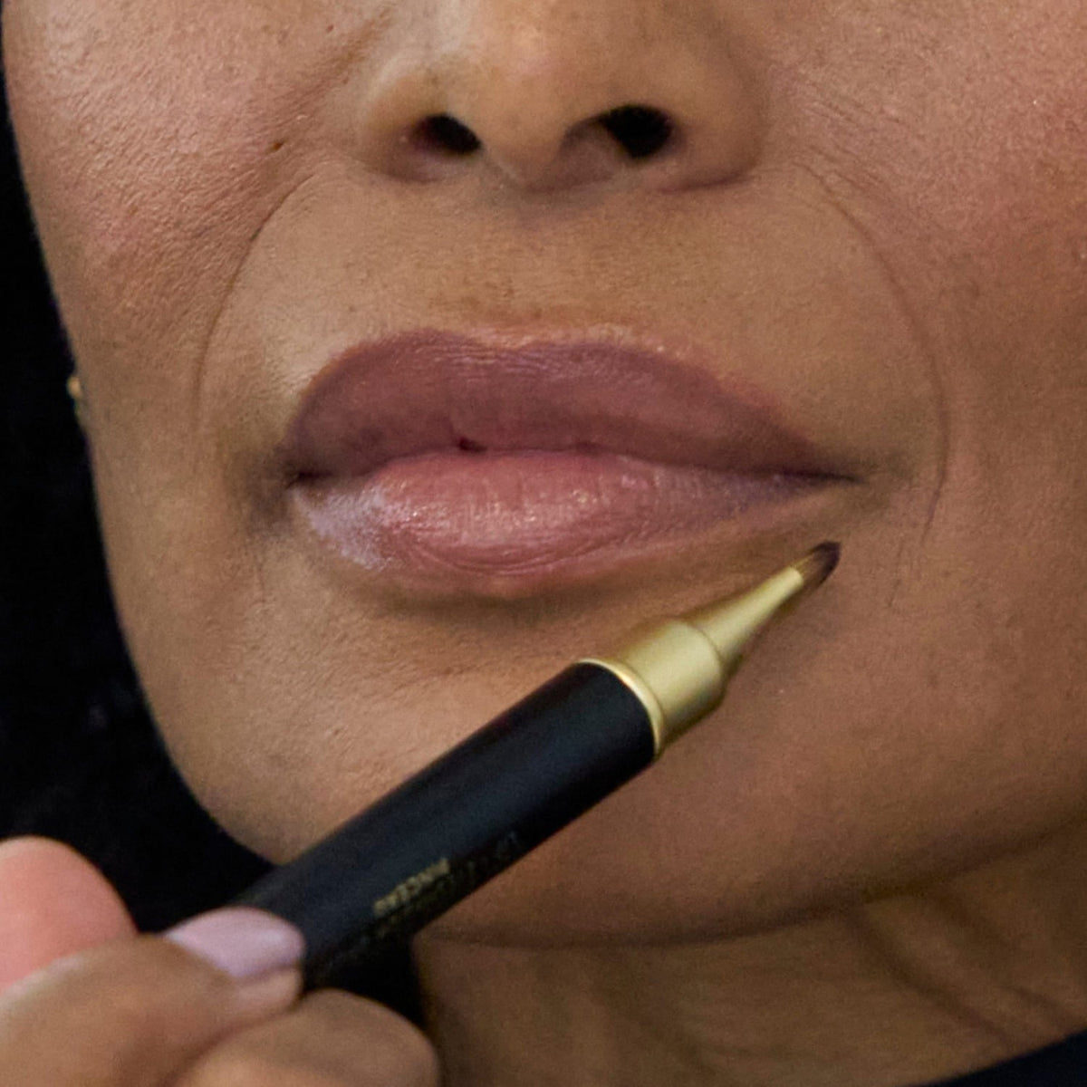 Dual-Ended Retractable Lip + Eyeshadow Brush